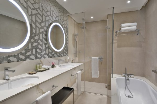 One Bedroom Suite_Bathroom